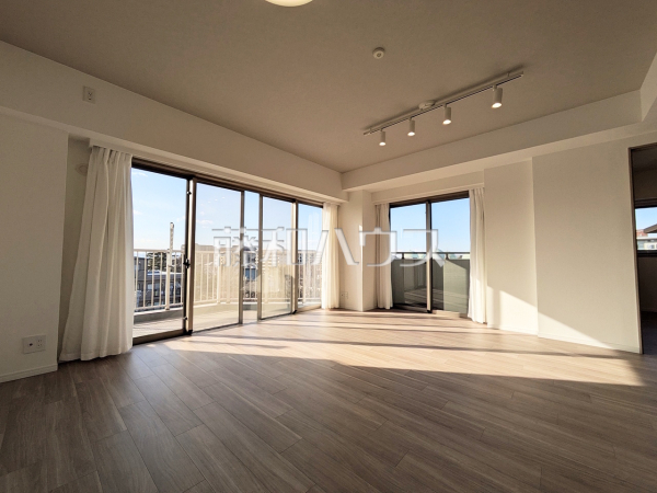 リビング　【グーディッシュ千歳船橋】