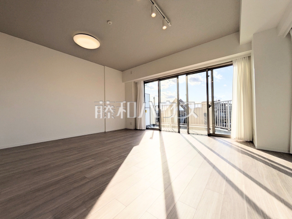 リビング　【グーディッシュ千歳船橋】