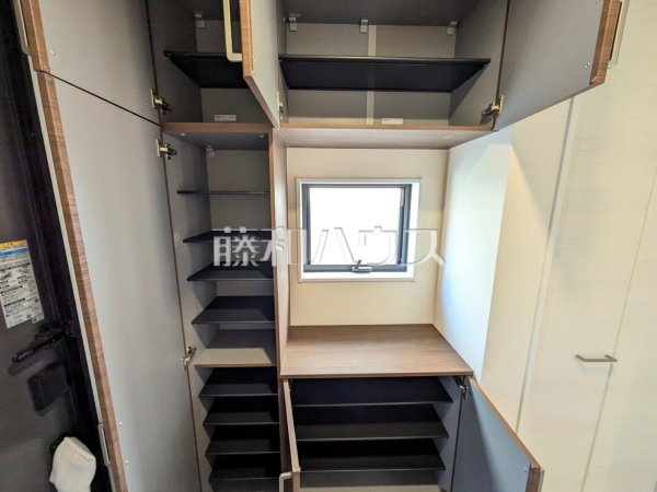 1号棟　玄関収納　【春日井市高森台７丁目】