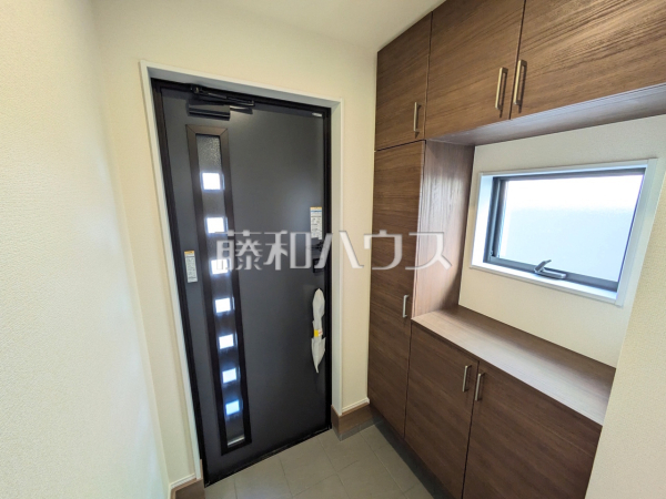 1号棟　玄関　【春日井市高森台７丁目】