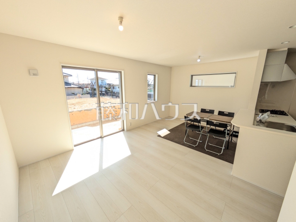 2号棟　リビング　【春日井市高森台７丁目】
