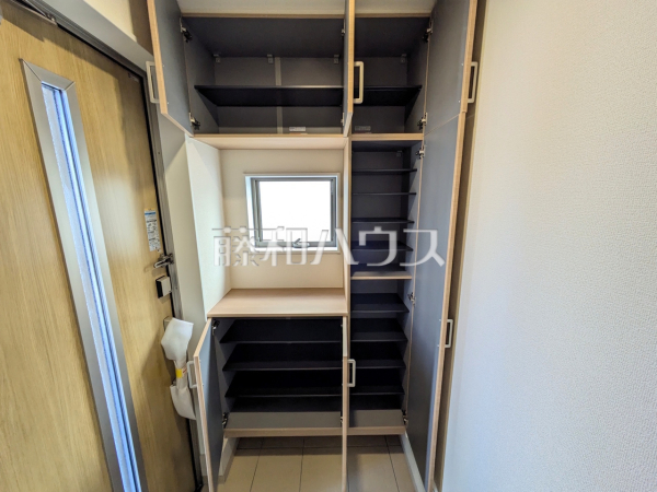 2号棟　玄関収納　【春日井市高森台７丁目】