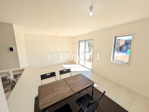 2号棟　リビング　【春日井市高森台７丁目】