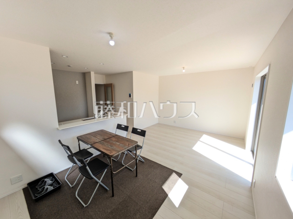 2号棟　リビング　【春日井市高森台７丁目】