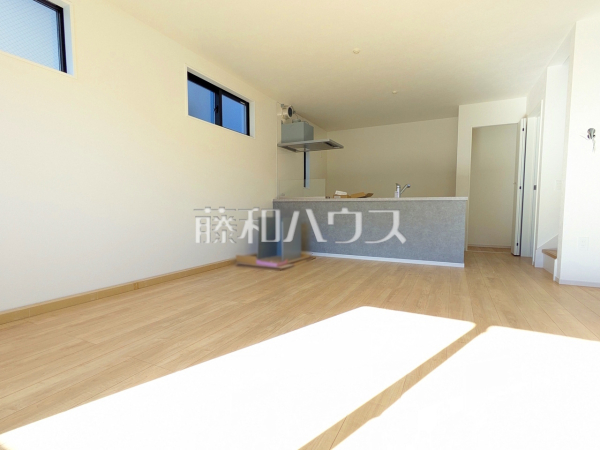 リビング　【名古屋市北区金田町６丁目】