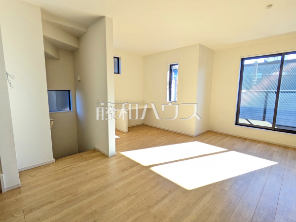 リビング　【名古屋市北区金田町６丁目】