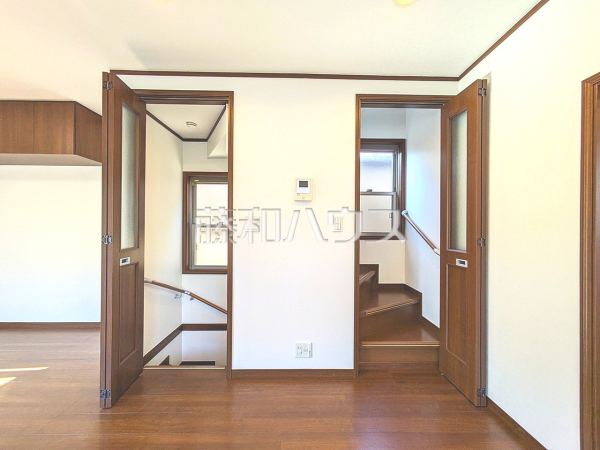 階段　【富士見市水谷東３丁目】