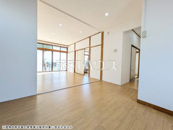 リビング　【八王子市散田町３丁目】