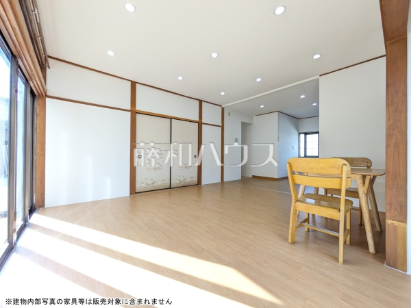 リビング　【八王子市散田町３丁目】