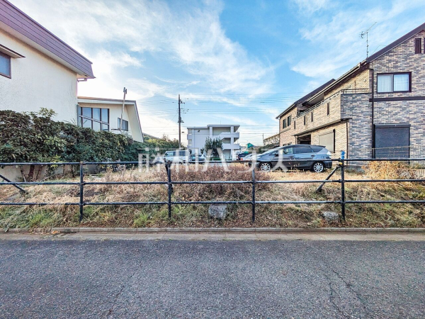 現場風景(現況：駐車場)　【小平市学園東町】 周辺環境はもちろん、日当たりや設備仕様など、実際に行ってみないと分からないことも多くございます。営業担当がご案内いたしますので、お気軽にお問い合わせください