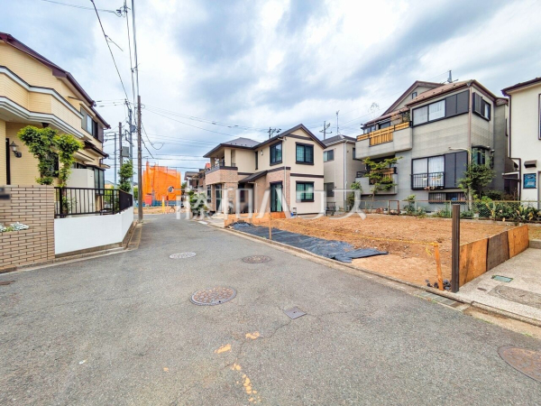 接道状況および現場風景　【新座市石神５丁目】建物のプレゼンをさせていただきますので、実際の完成イメージを思い描いていただくことができます。お気軽にお問合せ下さい。