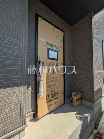 1号棟　玄関　【所沢市大字久米】