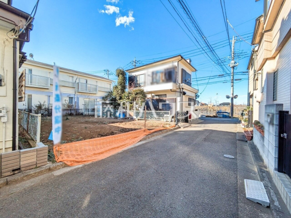 接道状況および現場風景　【新座市石神４丁目】ぜひ実物をご覧いただきたく思います。喜んでご案内いたしますのでお気軽にお問合せ下さい。