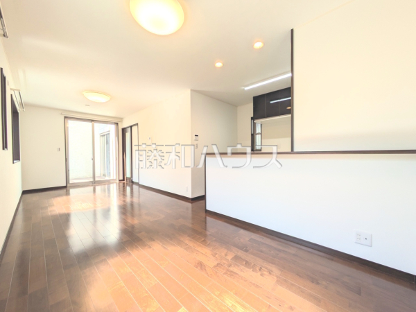 リビング　【東大和市中央４丁目】