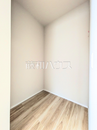 ウォークインクローゼット　【練馬区大泉学園町６丁目】