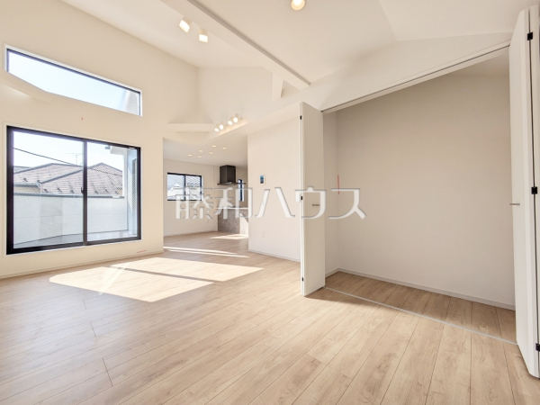 リビング　【西東京市南町４丁目】