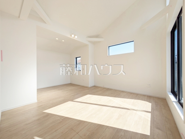 リビング　【西東京市南町４丁目】