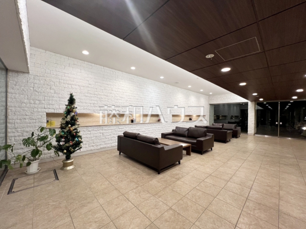 ≪ロビー≫心地良さの中にも洗練を感じさせる、住まう方をやさしく出迎えるロビー　【アデニウム府中白糸台】