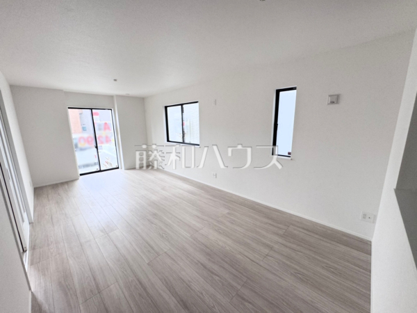 A号棟　リビング　【沖縄市東１丁目】