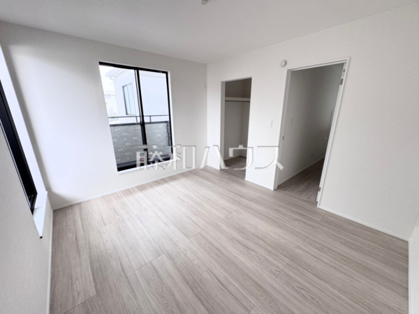 A号棟　居室　【沖縄市東１丁目】