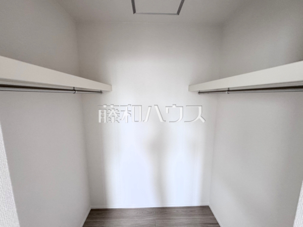 A号棟　ウォークインクローゼット　【沖縄市東１丁目】