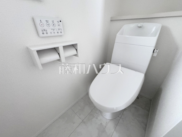 A号棟　トイレ　【沖縄市東１丁目】