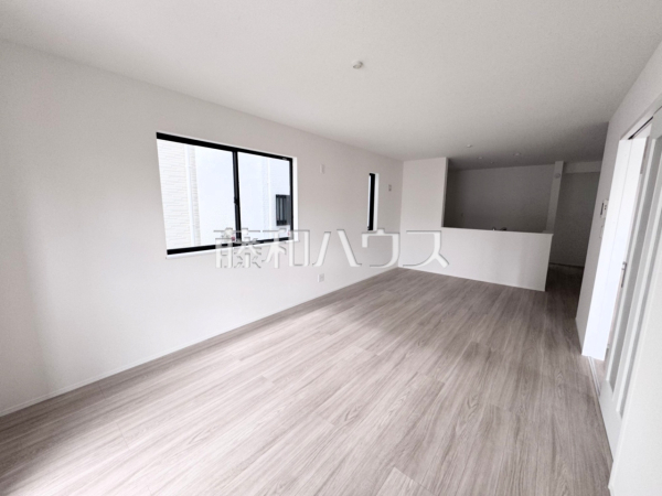 A号棟　リビング　【沖縄市東１丁目】