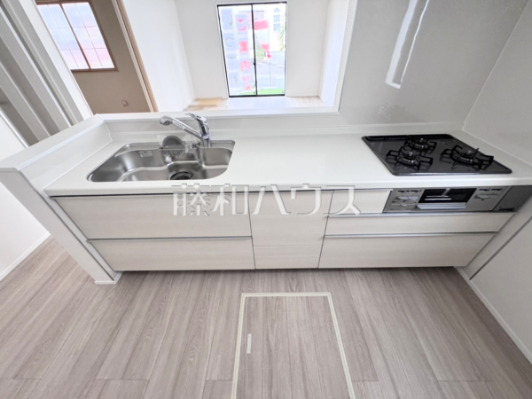 B号棟　キッチン　【沖縄市東１丁目】