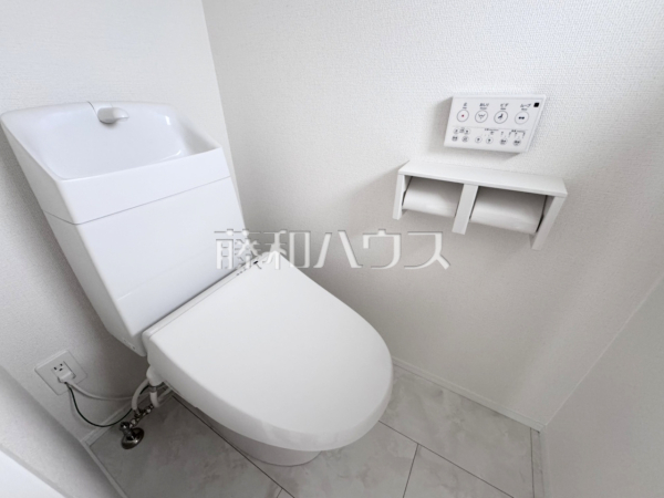 B号棟　トイレ　【沖縄市東１丁目】