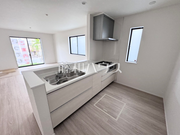 B号棟　キッチン　【沖縄市東１丁目】