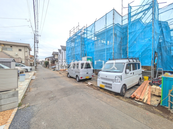 接道状況および現場風景　見学はしたいけど、なかなか時間が取れない・・・そんな方に出勤前や仕事終わりにマイホームを見学できるサポートをいたします！【国分寺市戸倉２丁目】