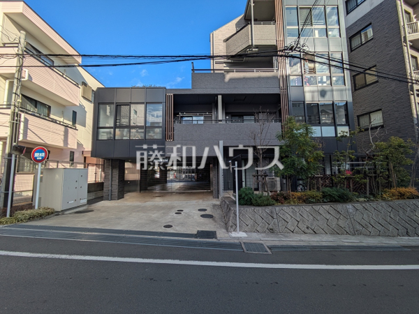 現地外観写真　駐車場側