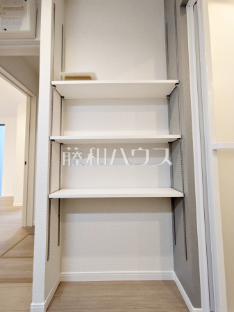 4号棟　洗面室の可動棚　【調布市深大寺南町５丁目】