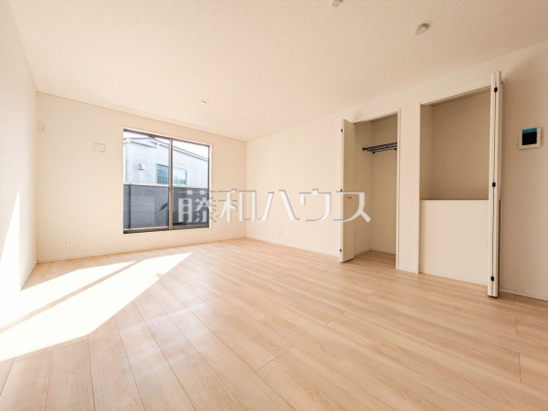 リビング　【新座市野寺２丁目】 堂々完成、いつでもご内覧いただけます！ぜひ実物をご覧いただきたく思います。喜んでご案内いたしますのでお気軽にお問合せ下さい。 