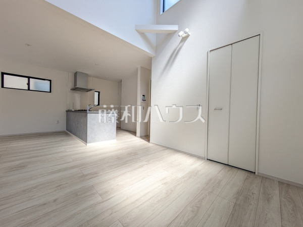 2号棟　リビング　【八王子市富士見町】