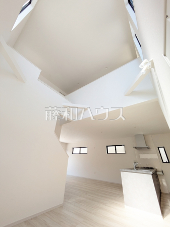 2号棟　リビング　【八王子市富士見町】