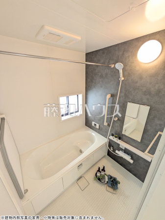 A号棟　浴室　【八重瀬町字具志頭】　 雨の日の強い味方！浴室換気乾燥機付きユニットバスで洗濯物が乾かせます。 