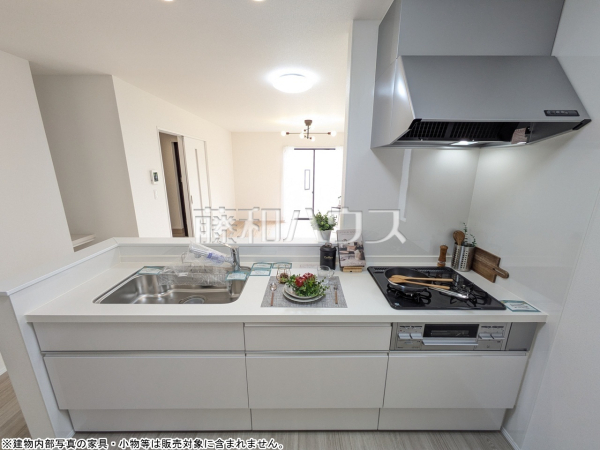 A号棟　キッチン　【八重瀬町字具志頭】　 家族との会話も弾む対面式キッチン 