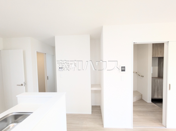 A号棟　キッチン・リビング　【八重瀬町字具志頭】