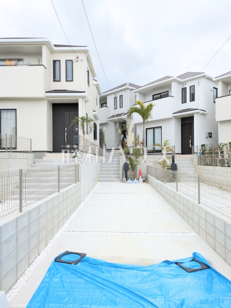 A号棟　外観　【八重瀬町字具志頭】3台駐車可能なカースペース（車種による）