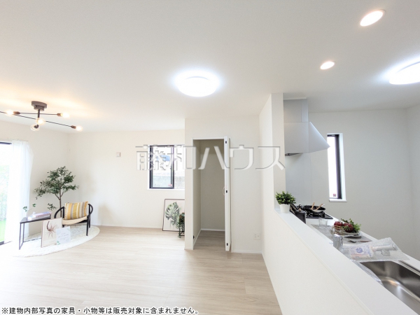 A号棟　リビング　【八重瀬町字具志頭】