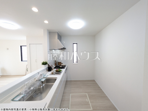 A号棟　キッチン　【八重瀬町字具志頭】 使いやすくスタイリッシュなシステムキッチンには、毎日お使いになる方の視点が存分に活かされています。 