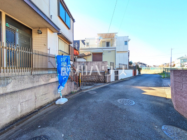 接道状況および現場風景(現況：古屋有)　【新座市野寺１丁目】