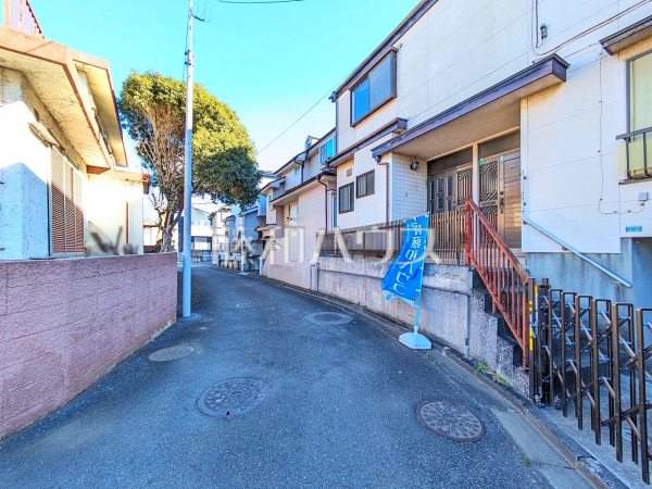 接道状況および現場風景(現況：古屋有)　【新座市野寺１丁目】