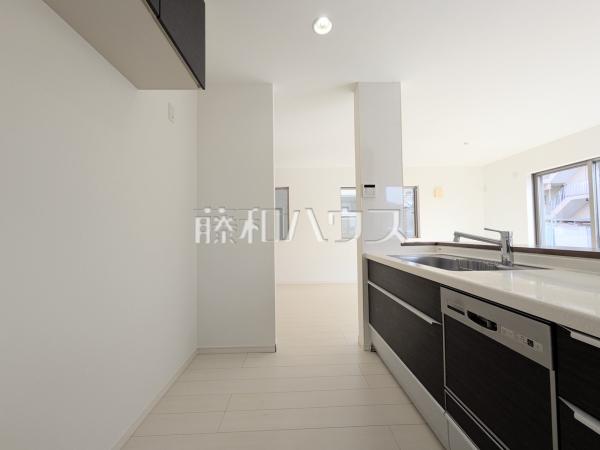 キッチン　【日野市多摩平７丁目】ビルトイン食洗機を標準完備し、家事時間が短縮できます。