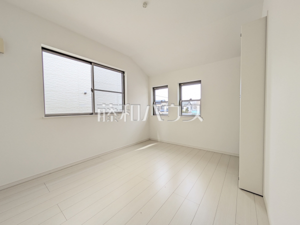 居室　【日野市多摩平７丁目】2階の各居室は6帖以上のゆとりある空間です。
