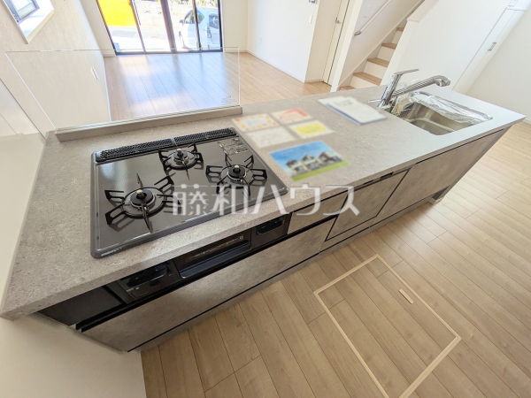 2号棟　キッチン　【福岡市東区雁の巣２丁目】