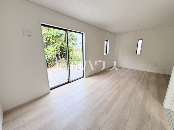 1号棟　リビング　【南城市佐敷字佐敷】