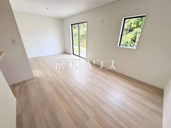 1号棟　リビング　【南城市佐敷字佐敷】