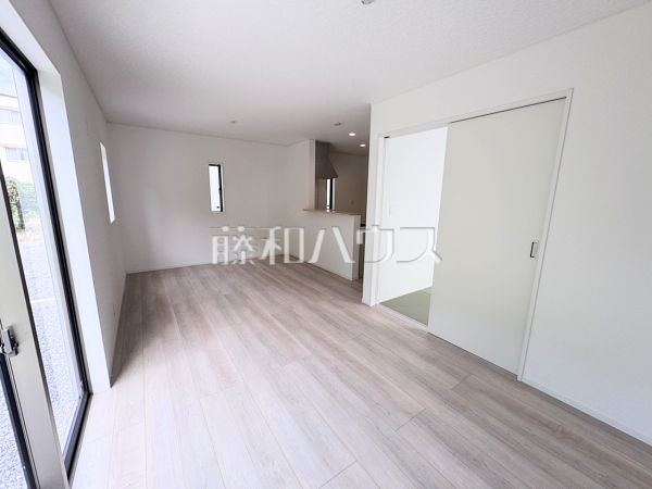 1号棟　リビング　【南城市佐敷字佐敷】